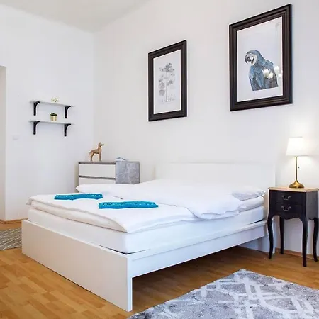 Stylish Retreat In Διαμέρισμα